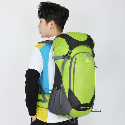 Ba lô đi bộ đường dài không thấm nước màu xanh lục 64cm Ba lô du lịch nhẹ của phụ nữ 40L